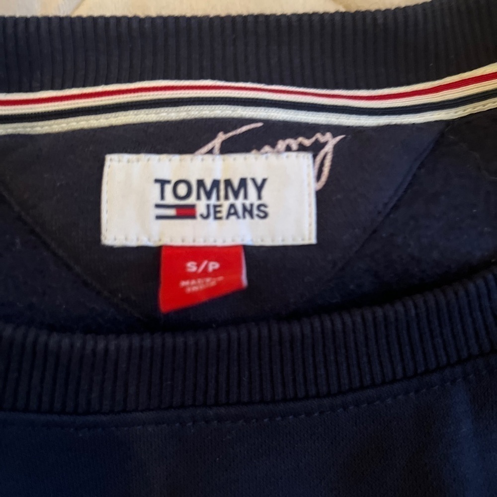 Tommy Hilfiger “Tommy” signature crewneck size small - Picture 2 of 6